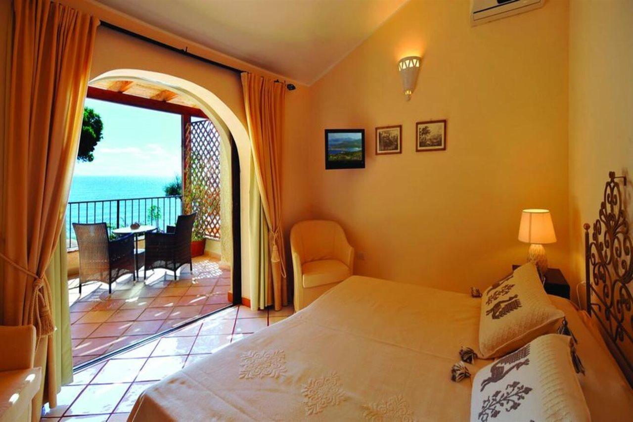 Hotel Is Morus Relais Santa Margherita di Pula Exterior foto